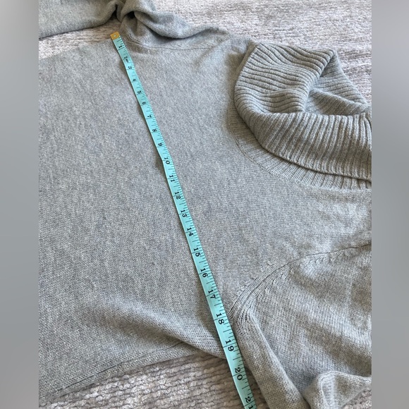 Gap Turtleneck Sweater TALL Large Wool Blend Classic Minimalist Soft Cozy - Picture 7 of 7